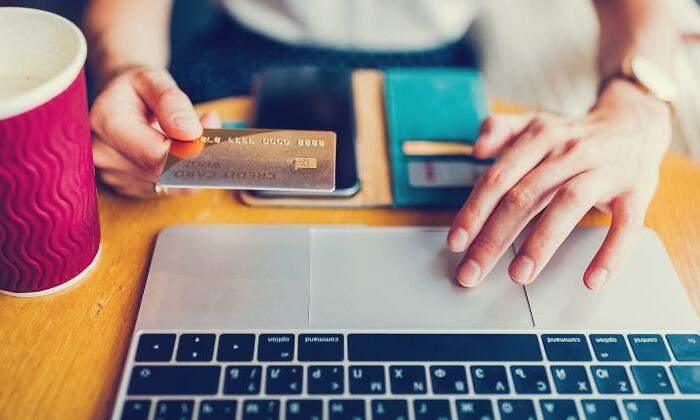 compras-online-tarjeta-ordenador-cafe-770.jpg