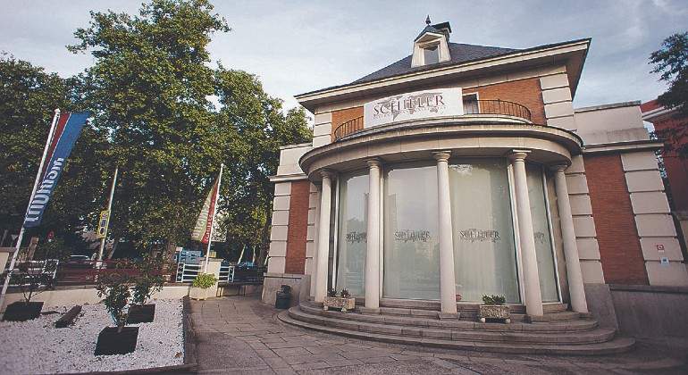 Entrada-de-la-Universidad-de-Schiller.jpg