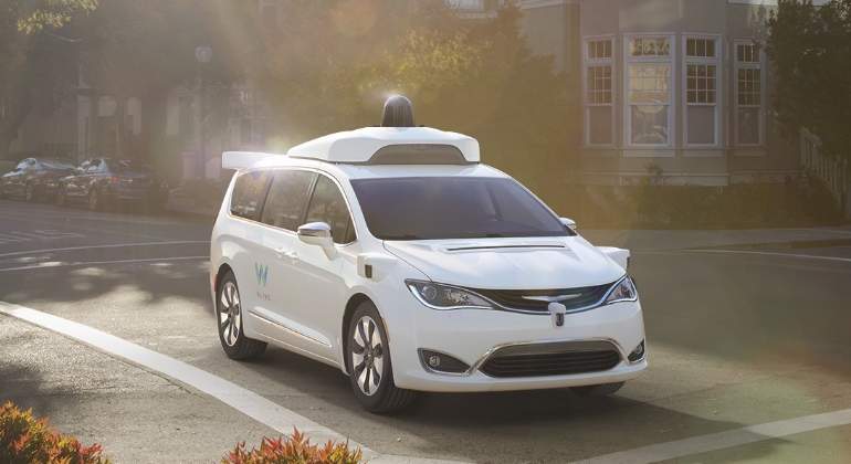 waymo-chrysler-pacifica-waymo.jpg