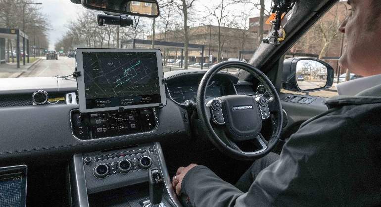 jaguar-aparcamiento-autonomo-01.jpg