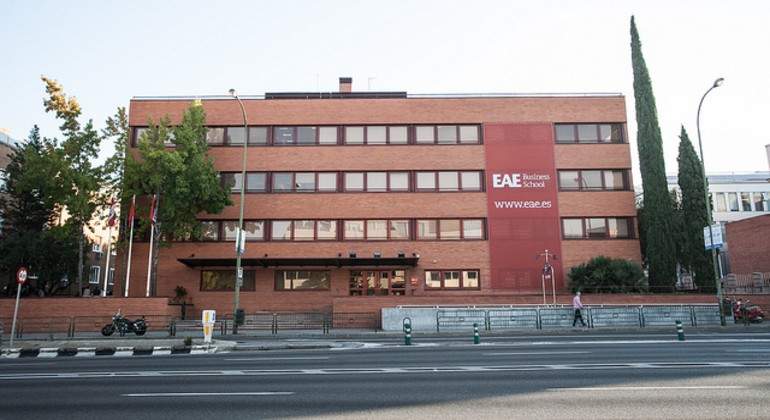 EAE-BUSINESS-SCHOOL.jpg