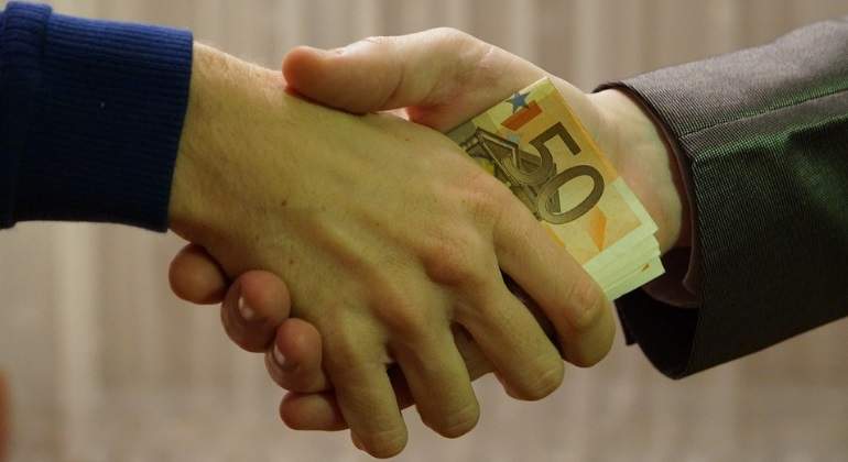 soborno-manos-dinero-pixabay-770x420.jpg