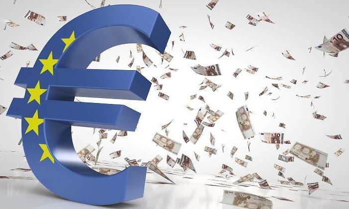 billetes-euros-vuelan-dreamstime.jpg