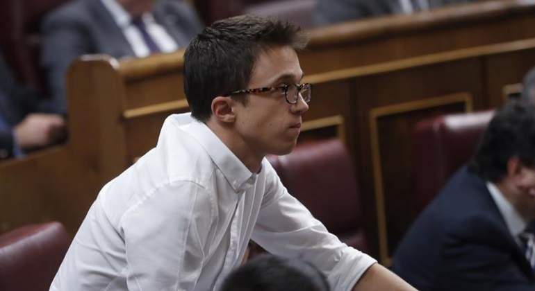 errejon-investidura-27oct-efe.jpg