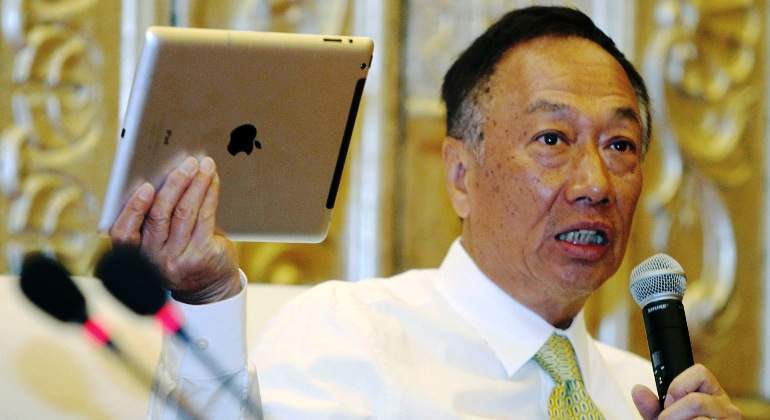 terry-gou-foxconn-apple-ipad-taiwan-reuters.jpg