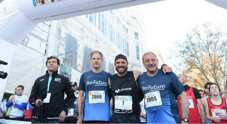 Abel-Anton2c-Chema-Martinez-y-Fermin-Cacho-en-la-salida-de-la-Carrera-ProFuturo-20181111111111111111.jpg