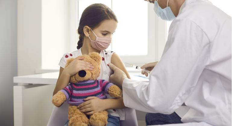 vacunacion-covid-19-pfizer-adolescentes.jpg