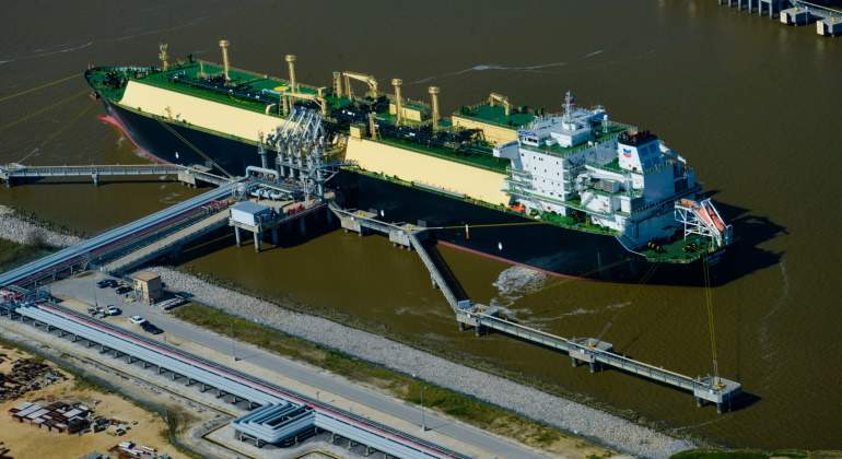 buque-gas-natural-bloomberg.jpg