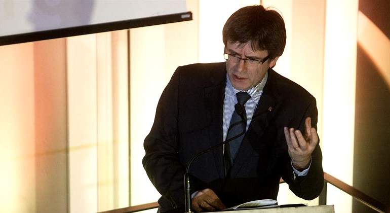 puigdemont-gesto-18ene2017-efe.jpg