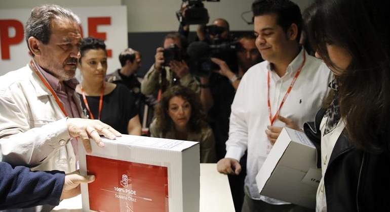 entrega-avales-psoe-ferraz-efe.jpg