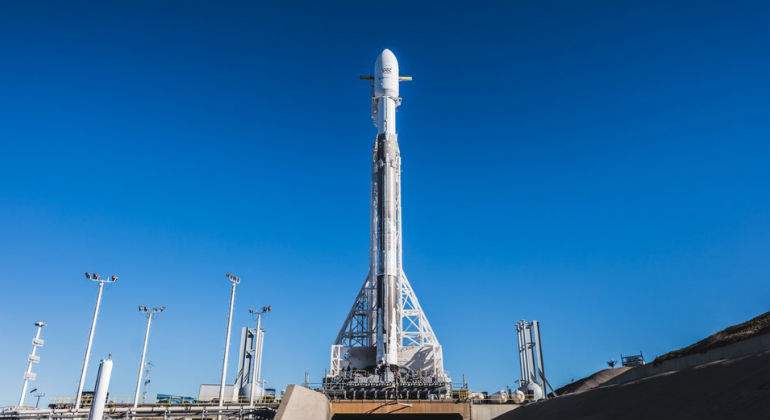 spacex-falcon-9.jpg