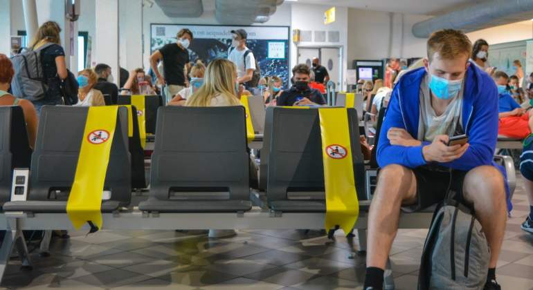 turista-mascarilla-aeropuerto-dreamstime.jpg