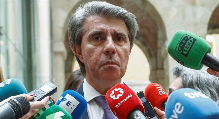 garrido-angel-microfonos-taxi-huelga.jpg