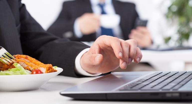 comer-oficina-dreamstime.jpg