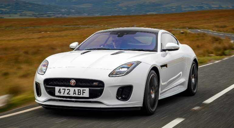 Jaguar-F-Type-Chequered-Flag-2018-01.jpg