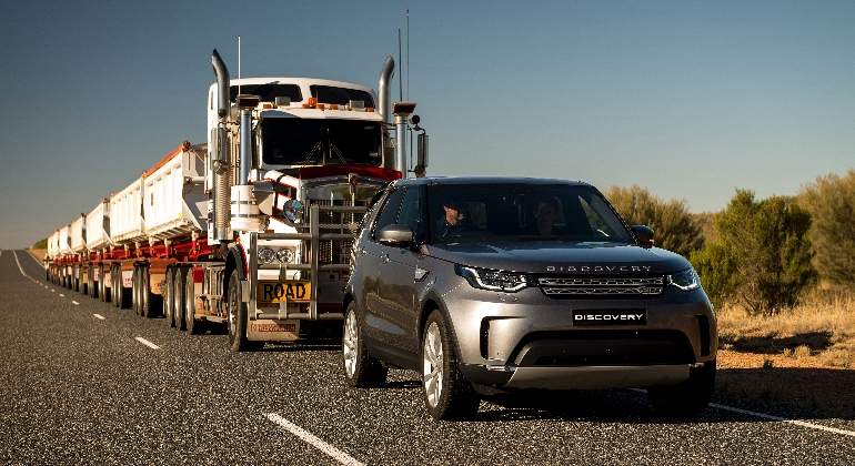 land-rover-discovery-convoy.jpg