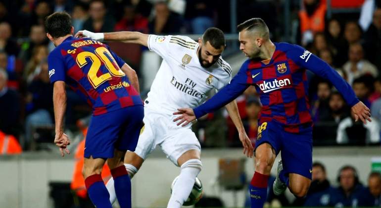 benzema-jordi-alba-sergi-roberto-clasico-2019-reuters.jpg