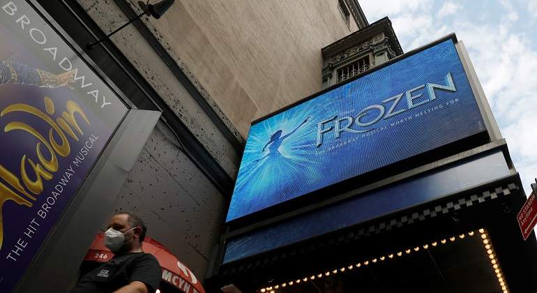 Un-cartel-de-la-pelicula-Frozen-de-Disney-Reuters.JPG