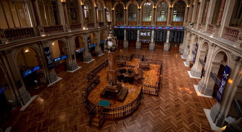 bolsa-madrid-interior-parque-reloj-centro-pantallas-getty-770x420.jpg