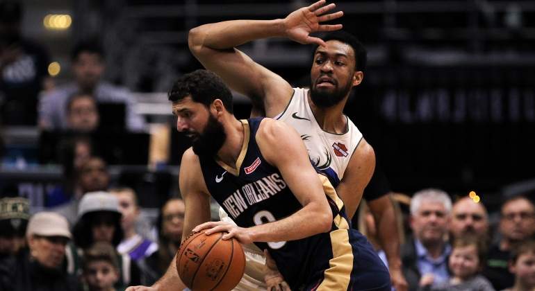 mirotic-pelicans-bucks-getty.jpg
