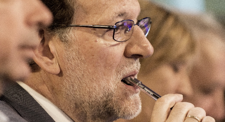 rajoy-boligrafo-770x420-efe.jpg