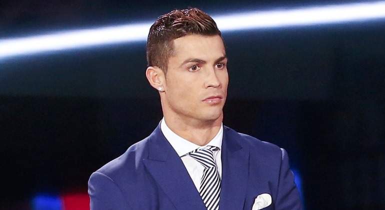 CR7-corbata-premio-the-best-2017-reuters.jpg
