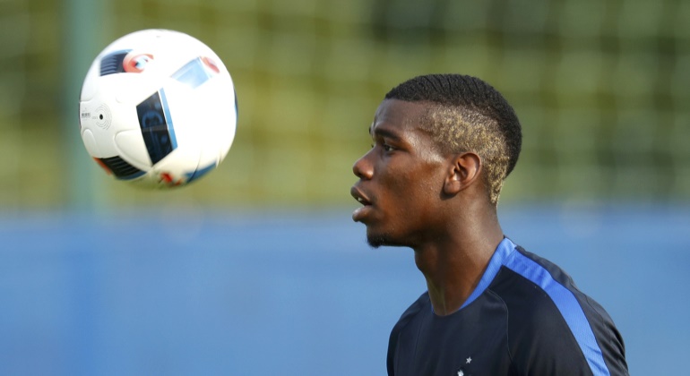Pogba-mirada-balon-2016-entreno-Reuters.jpg