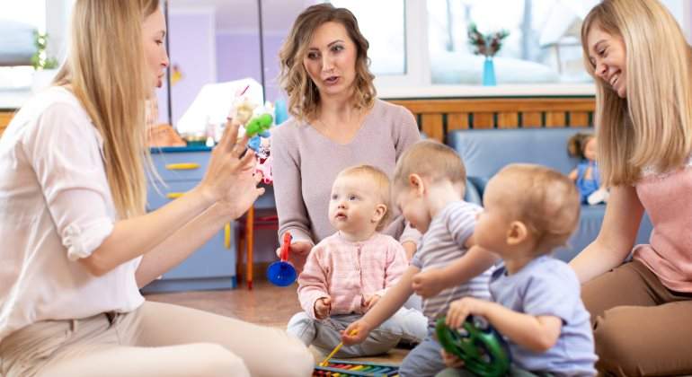 guarderia-ninos-jugando-madres-770-dreamstime.jpg