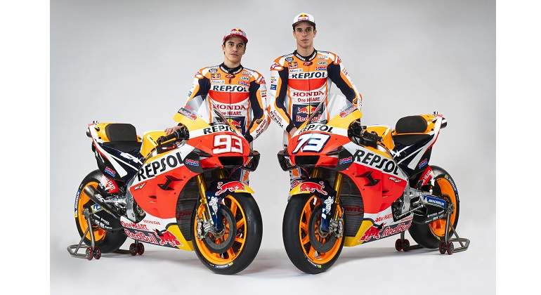 Los pilotos Marc y lex Mrquez durante la presentacin del equipo Repsol Honda de MotoGP