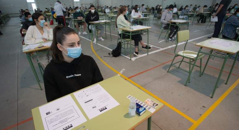 estudiantes-examen.jpg