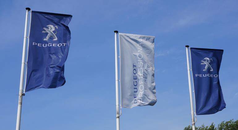 peugeot-banderas-770-dreamstime.jpg