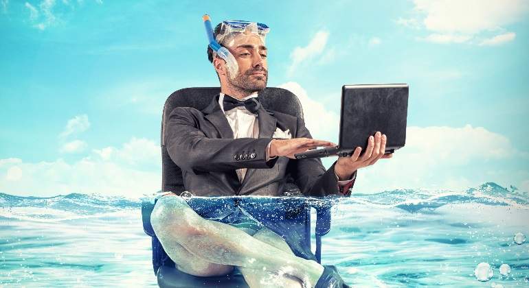 ejecutivo-vacaciones-buceo-dreamstime.jpg