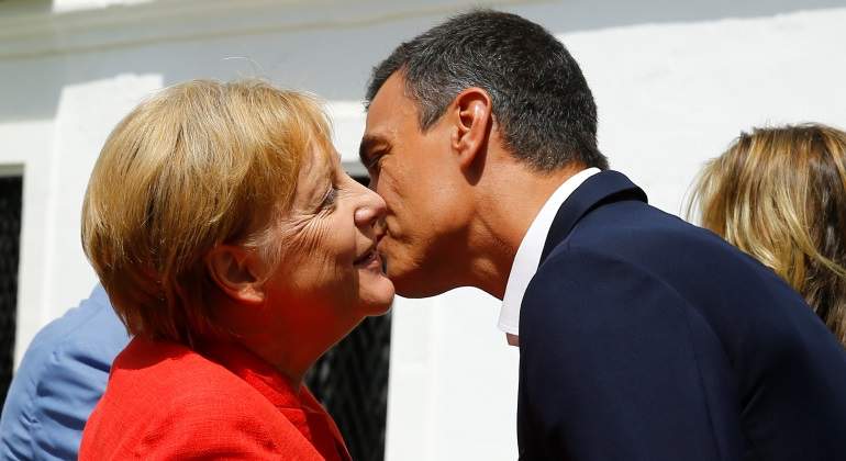 merkel-sanchez-sanlucar-reuters.jpg