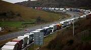 Los datos de la crisis de camioneros británica: la subida de salarios no compensa los daños del covid y el Brexit