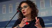 Montero abre la puerta a subir el salario mínimo a 1.000 euros en 2020