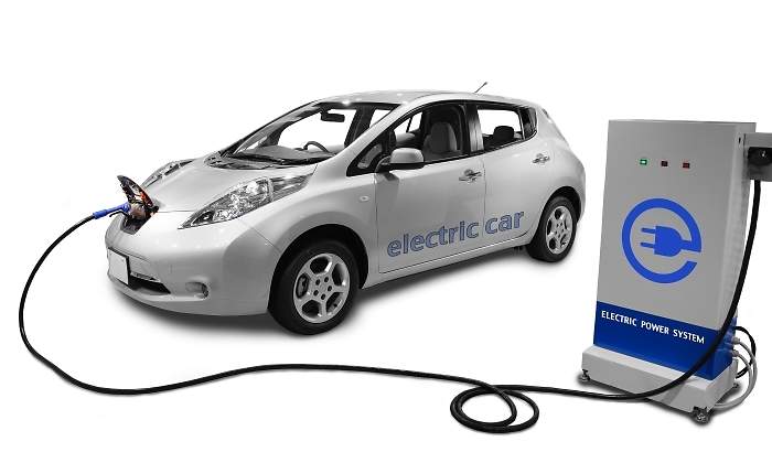 coche-electrico-fondoblanco-dreamstime.jpg