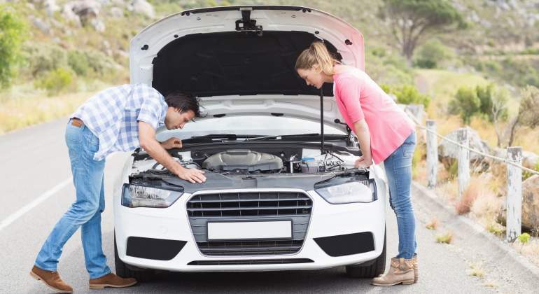 averia-coche-revision-dreamstime.jpg