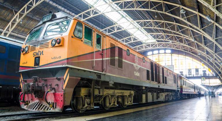 general-electric-locomotora-770-dreamstime.jpg