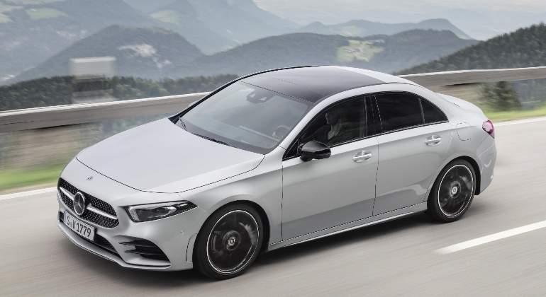 mercedes-benz-clase-a-sedan-2018-01.jpg