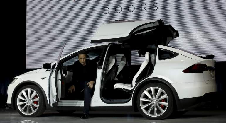 tesla-modelX-musk.jpg