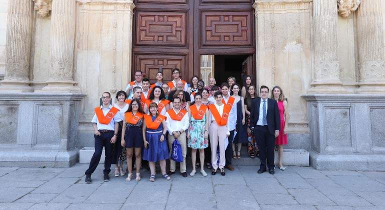 Alcala-de-Henares-Graduacion-2018-2019-Foto-Familia-1.jpg