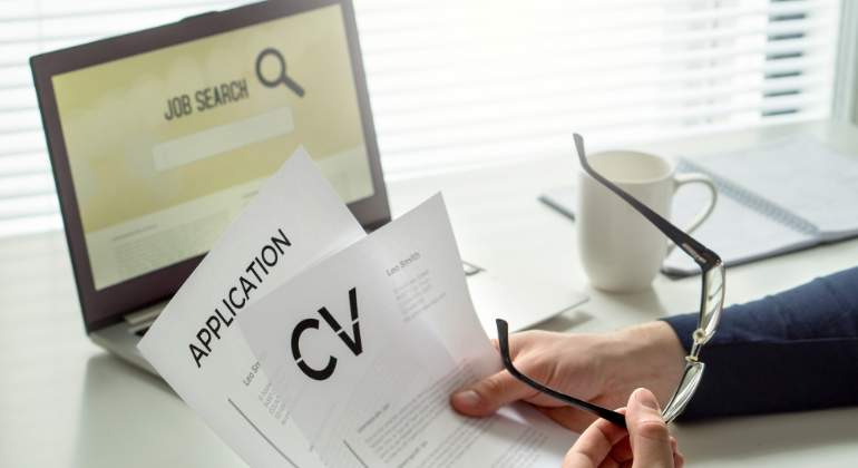 CV-empleo-portatil-gafas-dreamstime.jpg