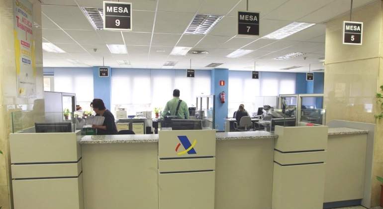 renta2018-oficina-mesas.jpg