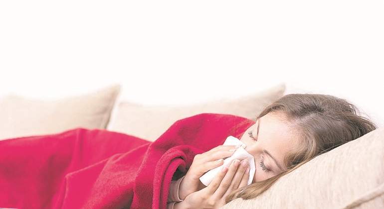 enferma-sofa-catarro.jpg