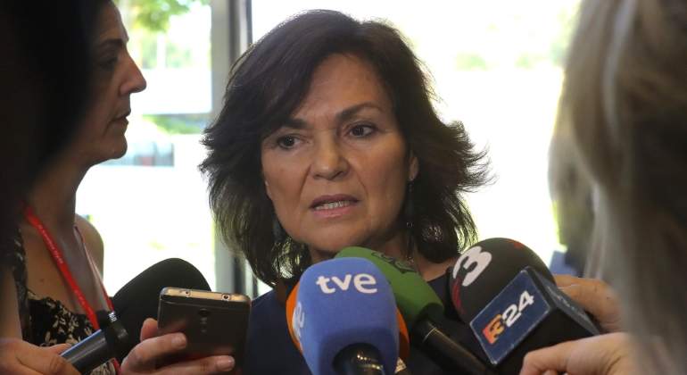 calvo-carmen-microfonos-efe.jpg