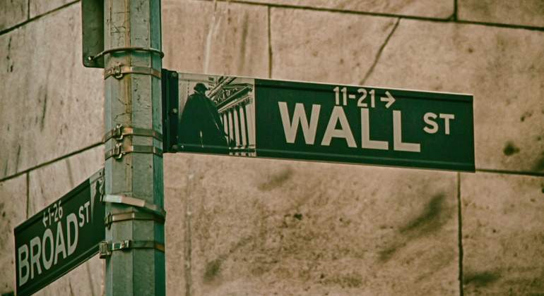 WallStreet-dreamstime.jpg