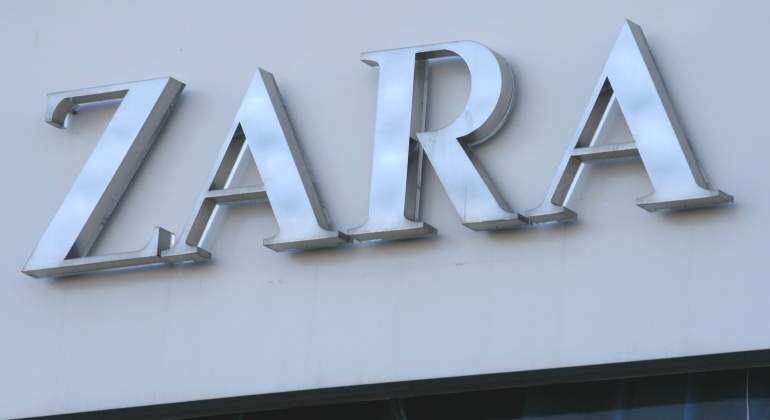 ZARA-cartel-gris.jpg