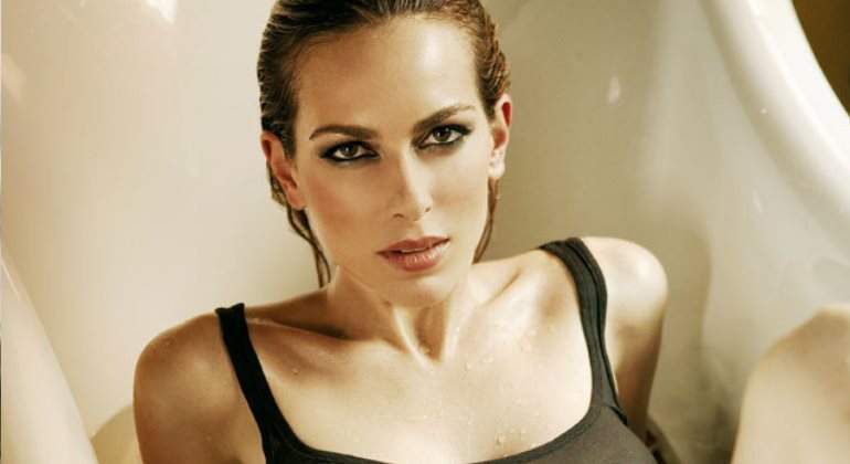 kira-topless-770.jpg