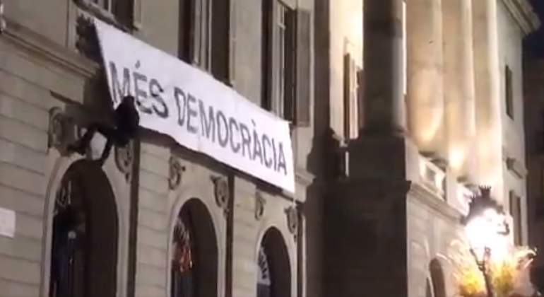 cartel-mes-democracia.jpg