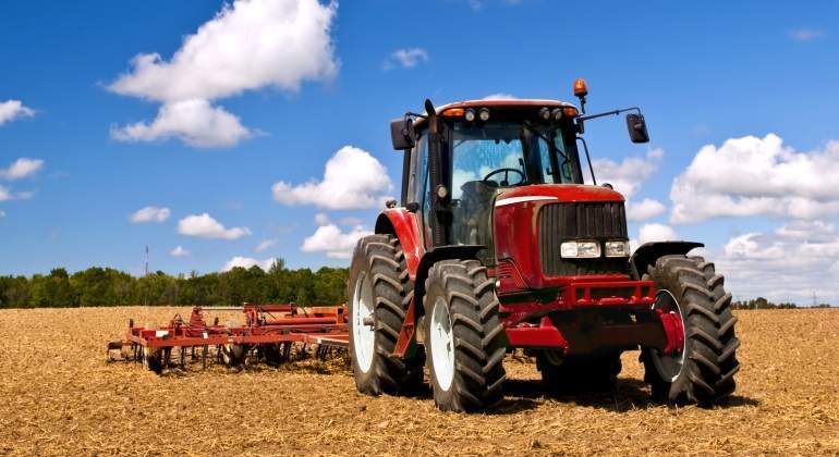 tractor-rojo-dreamstime.jpg